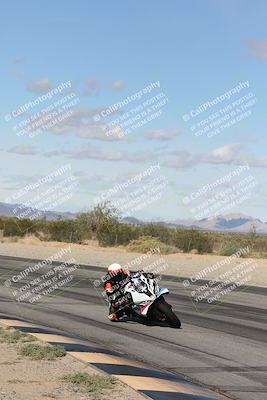 media/Nov-16-2025-Race Pace (Sun) [[8c5fa54630]]/Verified Riders/4-Turn 3 Inside (1050am)/